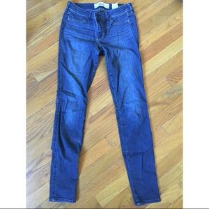 Hollister 5L super skinny dark wash jeans leagging